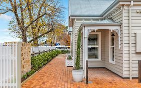 Grandview Accommodation - The Elm Tree Apartments